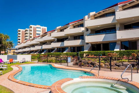 Sandrift Beachfront Apartments - Tourism Townsville 0