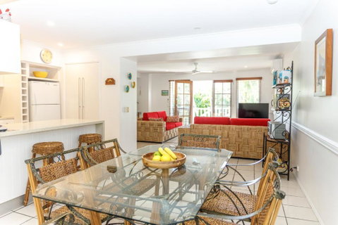 Sandy Beach Resort - Tourism Townsville 3