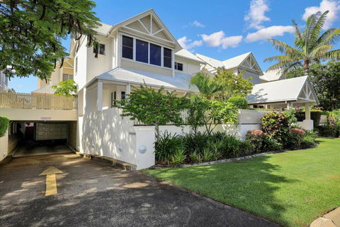 Sandy Cove @ Royle Palms - Tourism Townsville 0