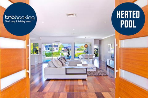 SEACLUSION 5 Bed Waterfront, Sleeps 12 - Tourism Townsville 0