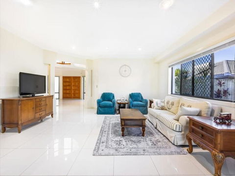 Seaside Modern And Luxurious Mansion With Pool - Tourism Townsville 0