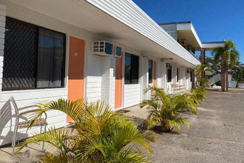 Shoredrive Motel with Tourism Townsville