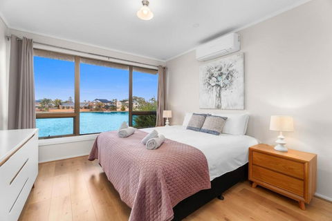 Stunning Lake View Townhouse-Dream Staycation - Tourism Townsville 1