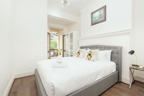 STUNNING SYDNEY HOME 5 - Tourism Townsville 2