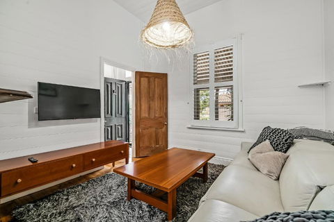 Swainson On Gordon - Tourism Townsville 0