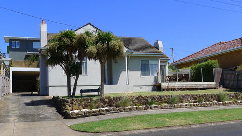 BEACHPOINT COTTAGE - Tourism Townsville 0
