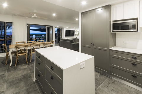 Beachside Bliss In Clifton Beach - Tourism Townsville 2