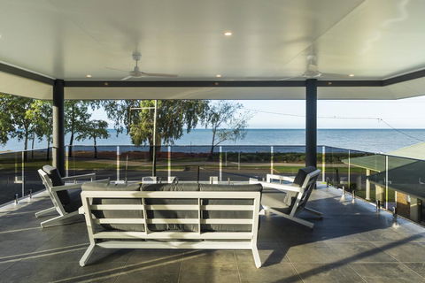 Beachside Bliss In Clifton Beach - Tourism Townsville 0