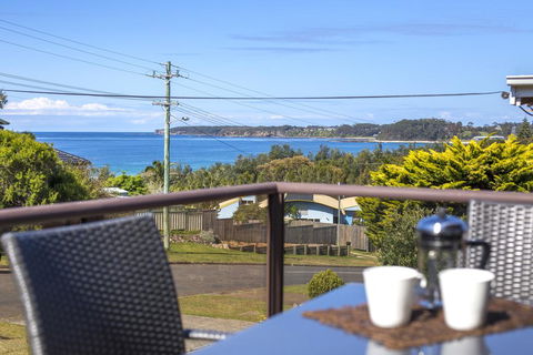 Beachside Getaway - Tourism Townsville 0