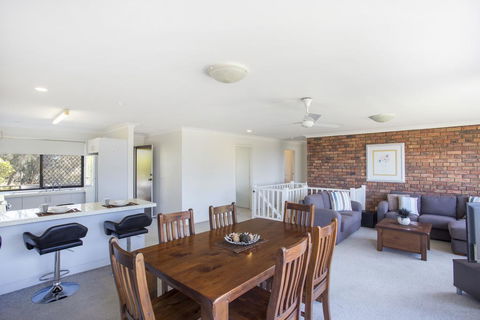 Beachside Getaway - Tourism Townsville 3