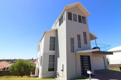 Beachside Oasis - Tourism Townsville 0