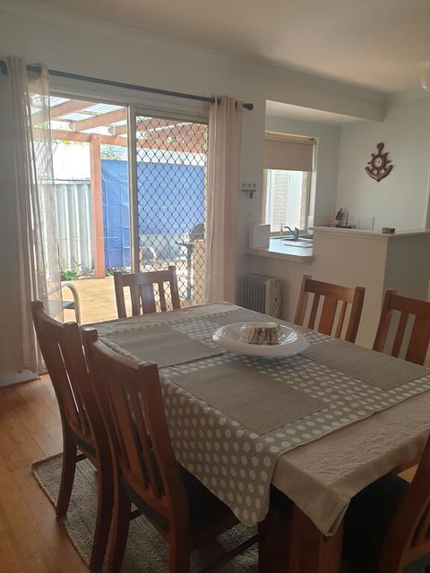 Beachside Retreat 2 - Tourism Townsville 1