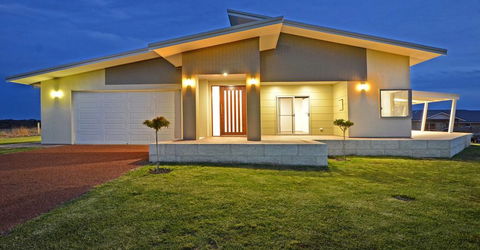 Beaufortia Views - Tourism Townsville 0