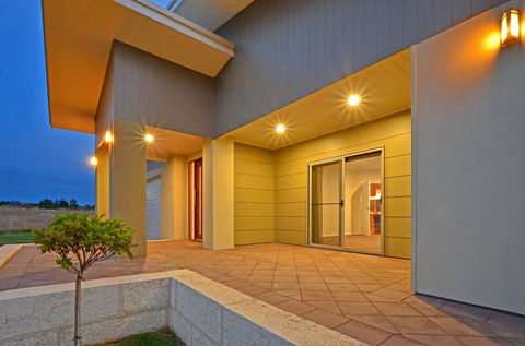 Beaufortia Views - Tourism Townsville 2