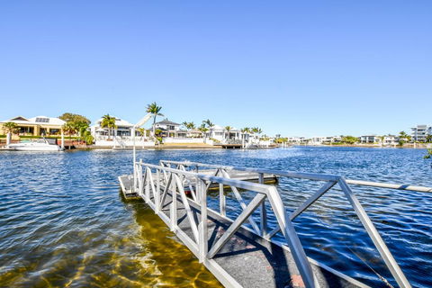 Beautiful Waterfront Home- CHELSEA - Tourism Townsville 1