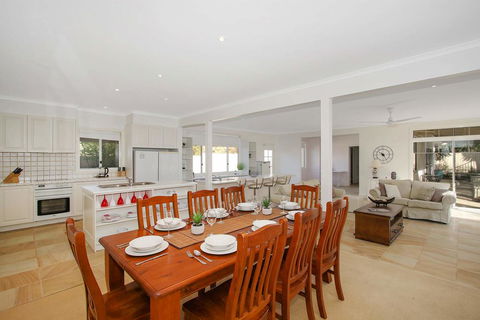 Bella House - Tourism Townsville 0