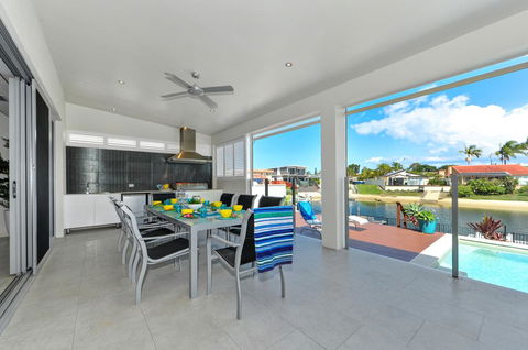 Belle Of Broadbeach - Tourism Townsville 2