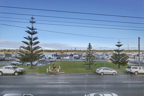 Bellevue On The Lakes - Tourism Townsville 1