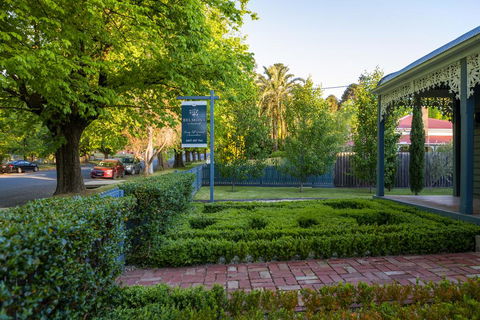 Belmont At Beechworth 2 Bedrooms, 2 Bathrooms, 2 Couples - Tourism Townsville 2