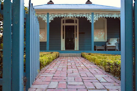 Belmont At Beechworth 2 Bedrooms, 2 Bathrooms, 2 Couples - Tourism Townsville 1