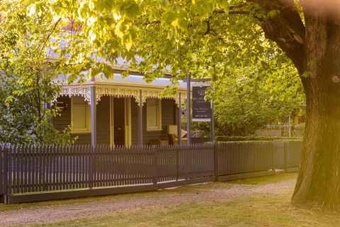 Belmont At Beechworth 2 Bedrooms, 2 Bathrooms, 2 Couples - Tourism Townsville 0