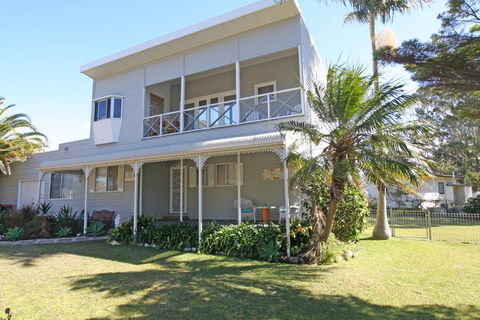 Berrara's Home Away From Home - Tourism Townsville 0