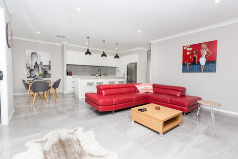 Best Central Wagga Townhouse - Tourism Townsville 0