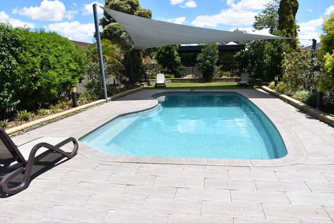 Best Western Plus All Settlers Motor Inn - Tourism Townsville 3