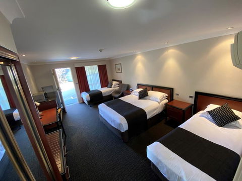 Best Western Plus All Settlers Motor Inn - Tourism Townsville 1