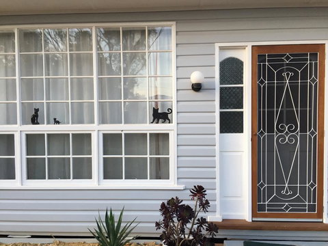 Black Cat Retreat Holiday Home - Tourism Townsville 2