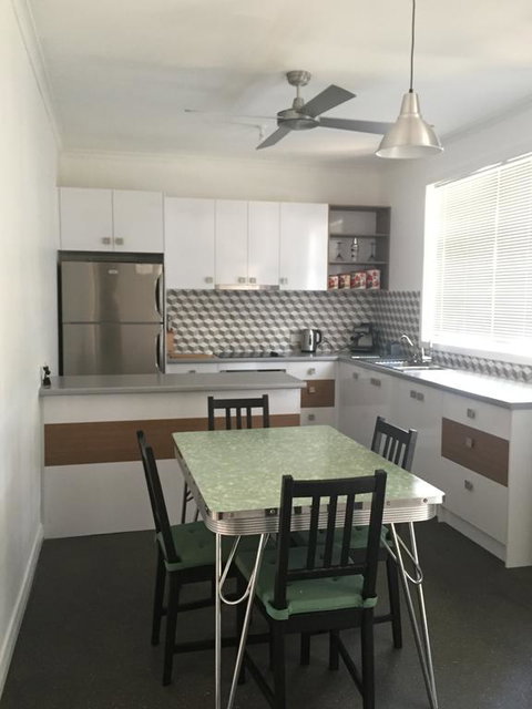 Black Cat Retreat Holiday Home - Tourism Townsville 3