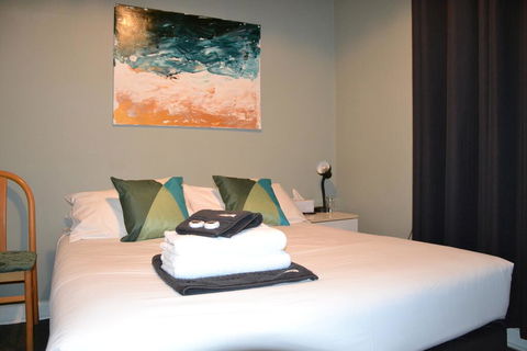 Black Diamond Lodge - Tourism Townsville 3
