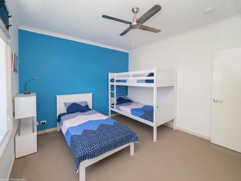 Blue Water Retreat - Upstairs - Tourism Townsville 3