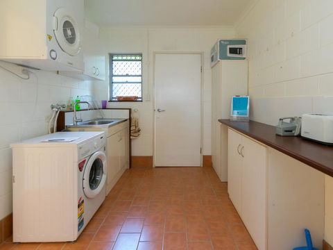Blue Water Retreat - Upstairs & Downstairs - Tourism Townsville 2