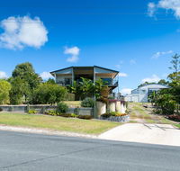 Blue Water Retreat - Upstairs  Downstairs - Tourism Townsville