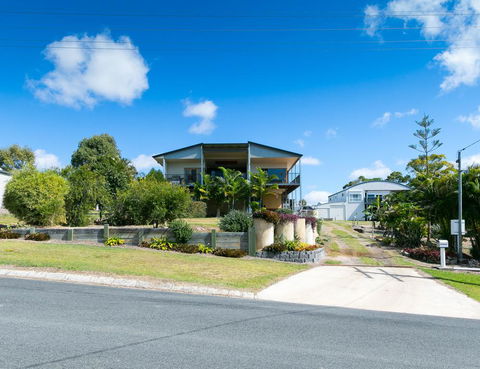 Blue Water Retreat - Upstairs & Downstairs - Tourism Townsville 0
