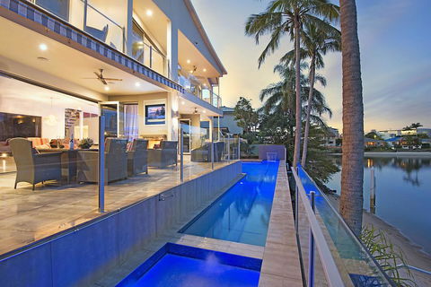 Blue Waters Retreat - Tourism Townsville 0