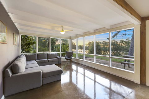 Bluff View River House - Stunning Riverfront - Tourism Townsville 3