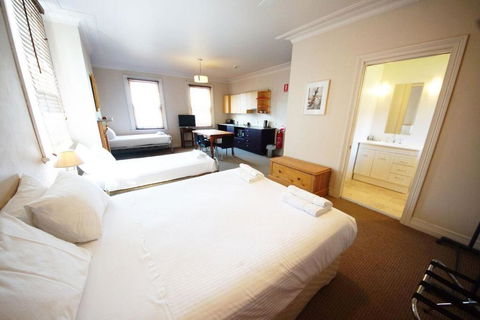 The Playhouse Hotel - Tourism Townsville 1