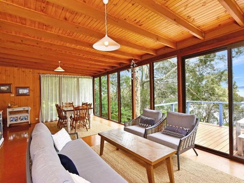 Wangi Waterfront HIdeaway - Tourism Townsville 1
