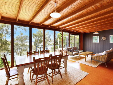 Wangi Waterfront HIdeaway - Tourism Townsville 0