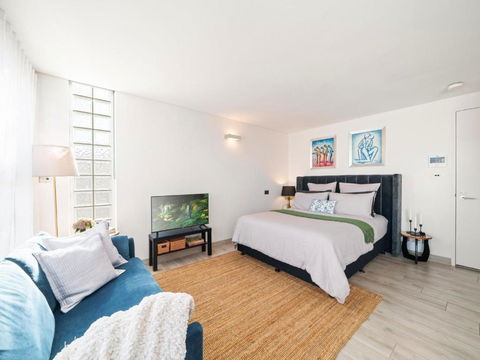 XQ Collection La Casa De Frida - Modern Studio With Balcony - Tourism Townsville 3