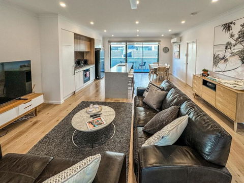 Williamstown Townhouse - Tourism Townsville 0