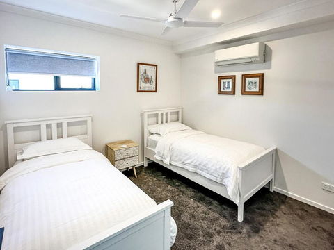 Williamstown Townhouse - Tourism Townsville 1