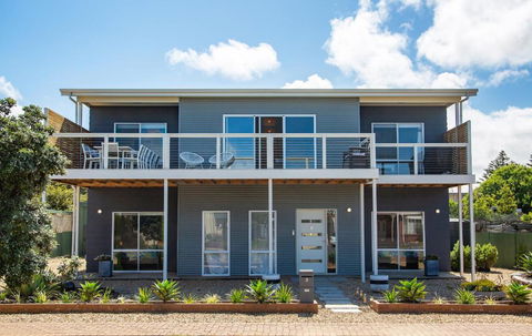 Xanadu - Aldinga Beach - C21 SouthCoast Holidays - Tourism Townsville 0