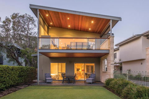 XYZ Holiday Home - Tourism Townsville 1