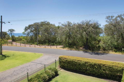 XYZ Holiday Home - Tourism Townsville 2