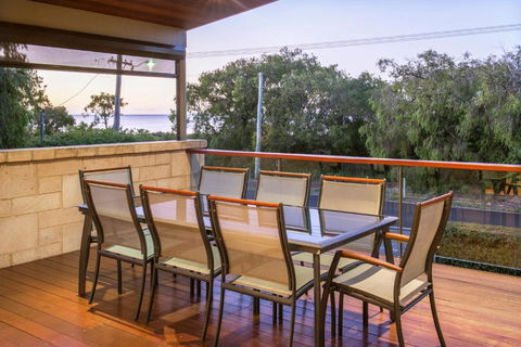 XYZ Holiday Home - Tourism Townsville 3