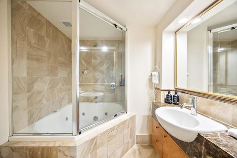 ZANZ205- Exclusive Outdoor Spa With Ocean Glimpses - Tourism Townsville 3