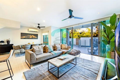ZEN ARCTIC Luxury 2-Story T/House + Pool & Markets - Tourism Townsville 0